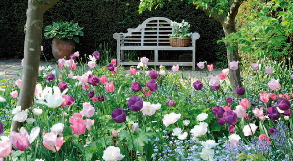 Сад в романтическом …